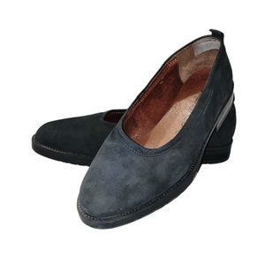 EDDIE BAUER Women's Dark Blue Suede Flats Size 5.5